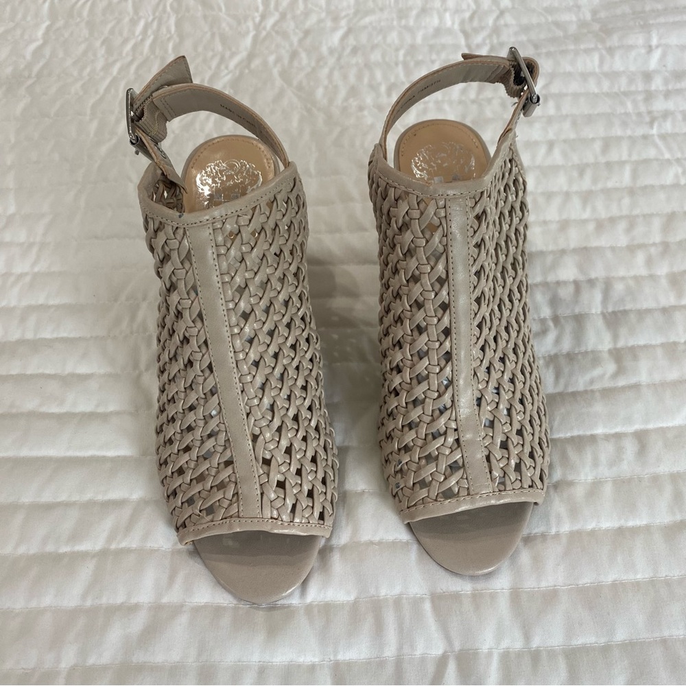 Vince Camuto Womens Eiana Dress Sandals Size 7.5M Beige Faux Leather Sling Back